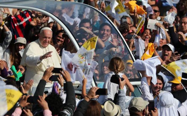 El Papa pide «perdón» y afirma sentir «vergüenza» por los abusos sexuales de la iglesia chilena