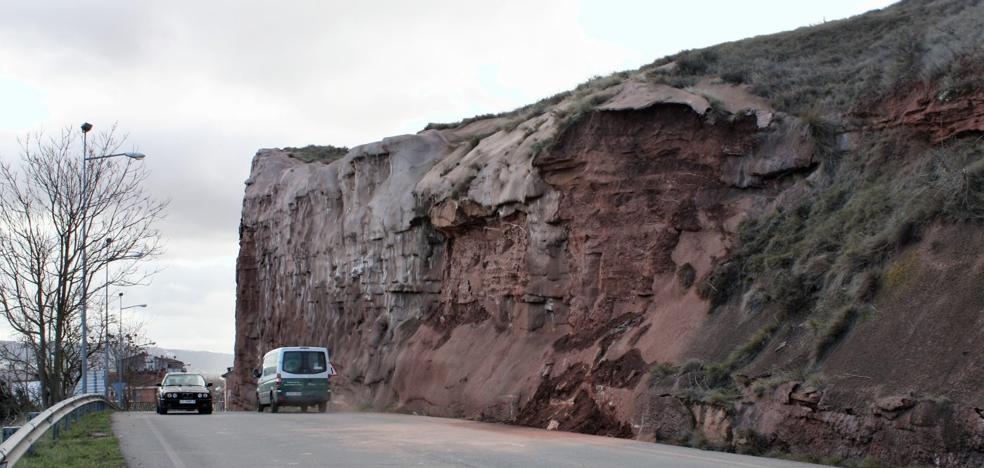 Abierto el acceso a Nájera por Peñaescalera tras más de 10 días con un carril cortado