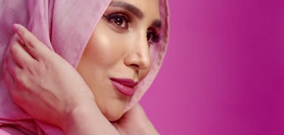 L'Oréal incluye a una mujer con hijab en un anuncio de productos para el cabello