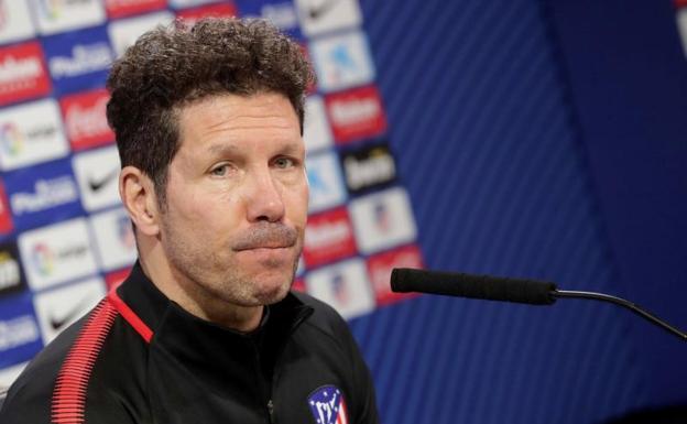 Simeone carga contra los representantes