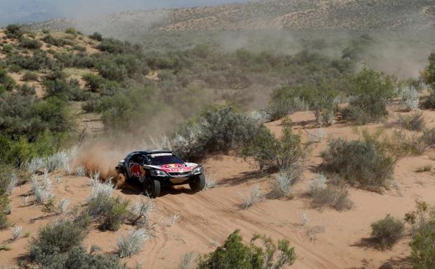 Carlos Sainz, a 120 kilómetros de conquistar su segundo Dakar