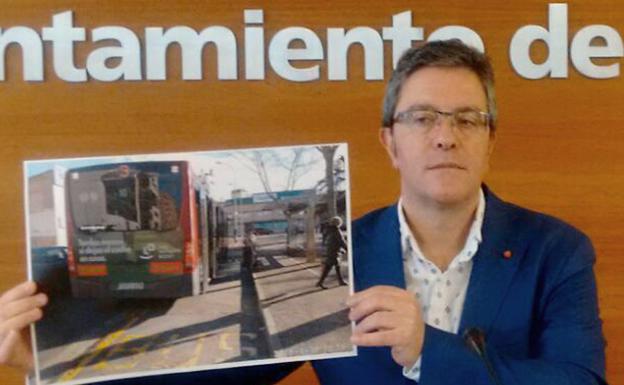 Ciudadanos exige al Gobierno municipal que cumpla con la accesibilidad en las paradas de autobuses