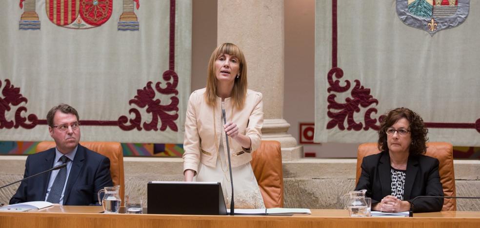 PSOE y Cs pactan bajar en 16.000 euros el sueldo de la presidenta del Parlamento