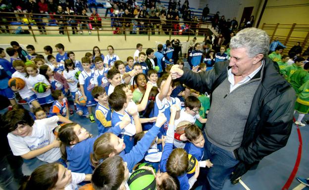 Fernando Romay, distinguido como 'Virrey del Ajo Asado 2018'