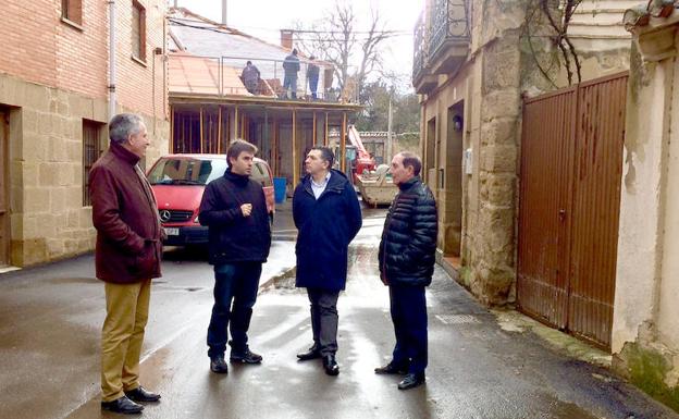 Ollauri pide a Fomento el arreglo del Consistorio y de la canalización de varias calles