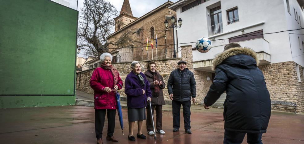 Veintisiete pueblos sin niños