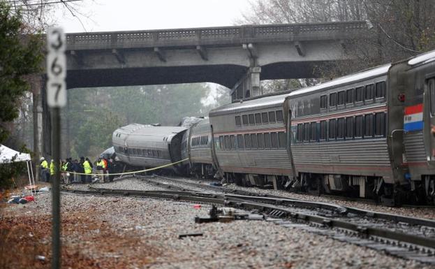 Al menos dos muertos en una colisión de trenes en Carolina del Sur