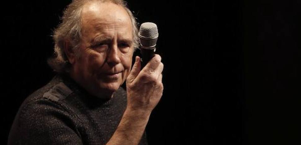 Serrat: «Cataluña vive la fiesta del disparate»