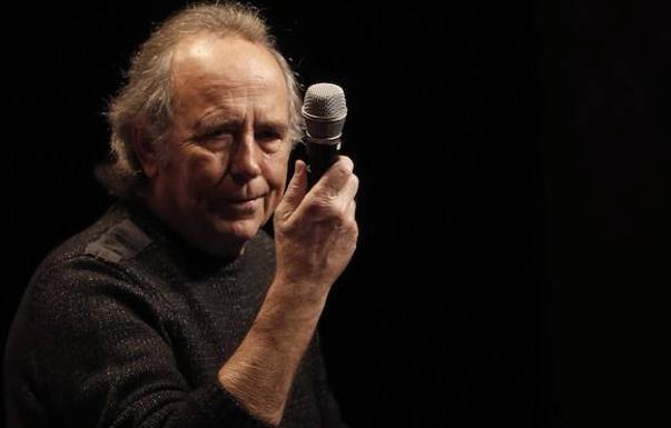 Serrat: «Cataluña vive la fiesta del disparate»