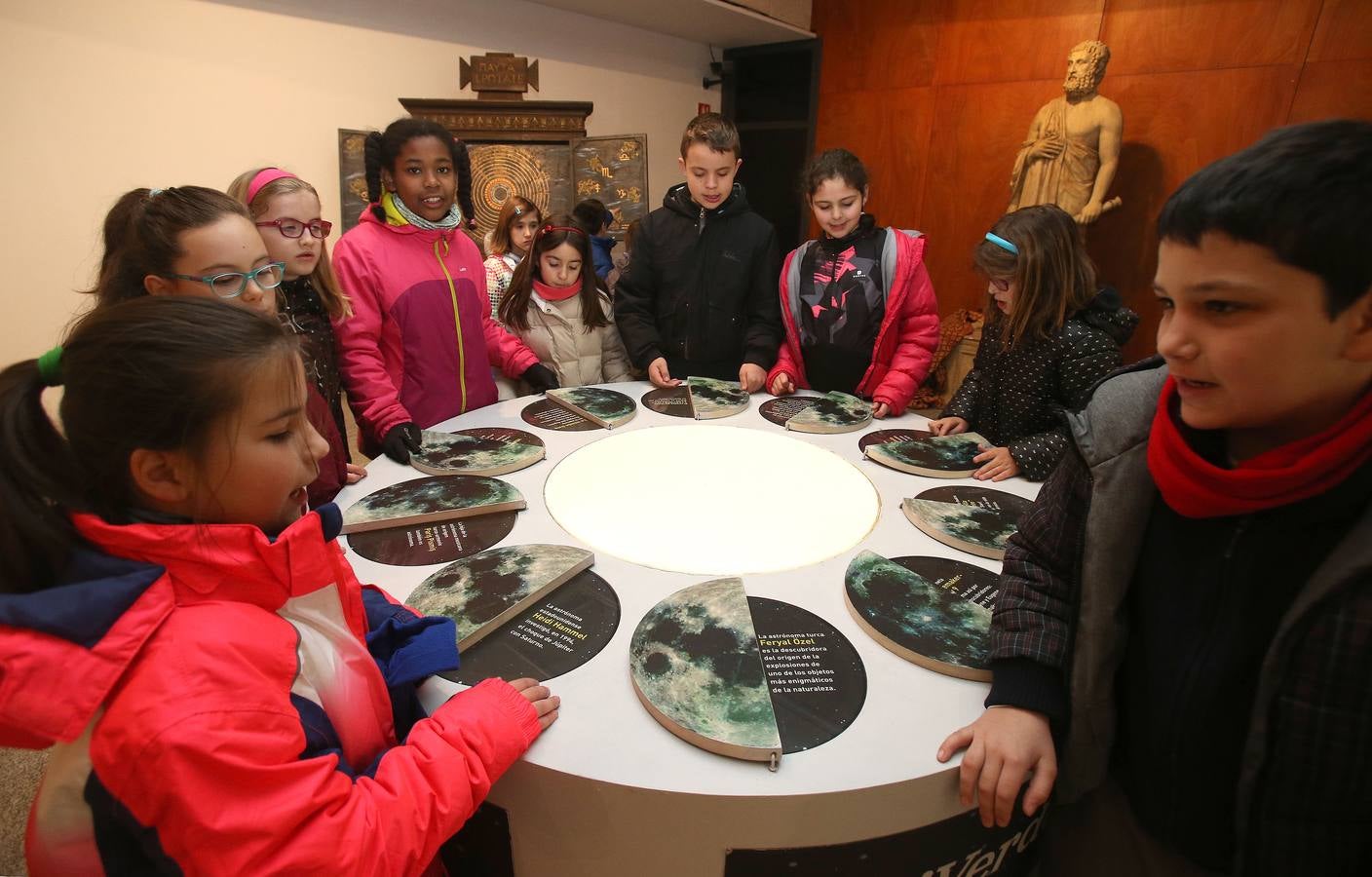 Visita a la exposición de las mujeres astrónomas