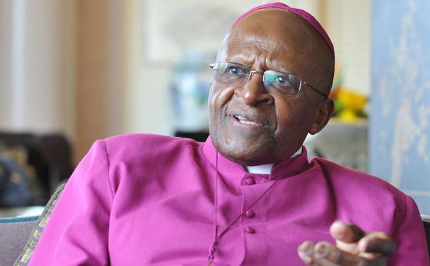 El Nobel de la Paz Desmond Tutu anuncia su dimisión como embajador de Oxfam