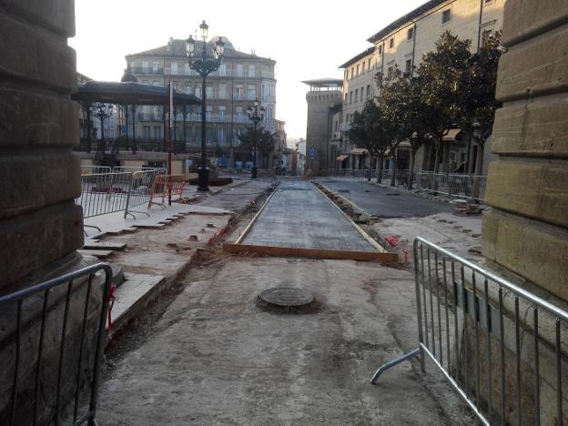 Las obras de La Paz de Haro apuran sus plazos en medio del combate político