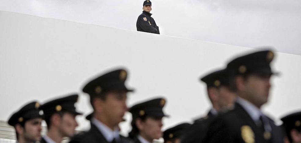 El Gobierno admite que faltan 20.800 policías y guardias civiles