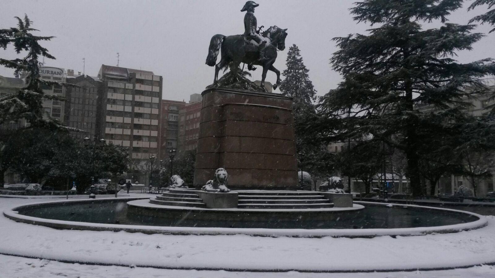 La nieve colapsa Logroño