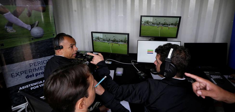 El VAR da el primer paso para instalarse en el fútbol español