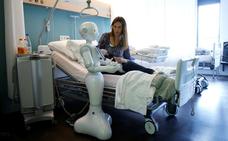 Los robots chinos se cuelgan la bata de médico