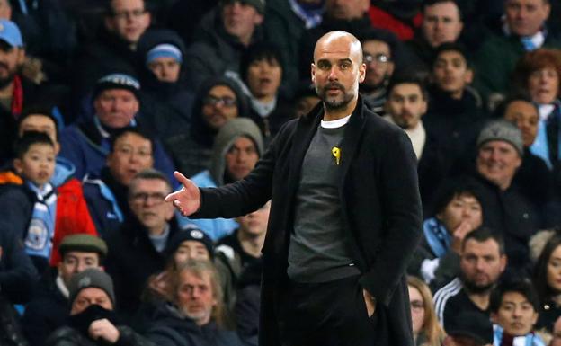 Guardiola, multado con 22.500 euros por lucir el lazo amarillo