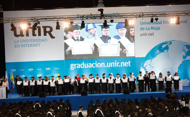 La UNIR congrega a 4.000 personas en su primera gala de graduación en Ecuador