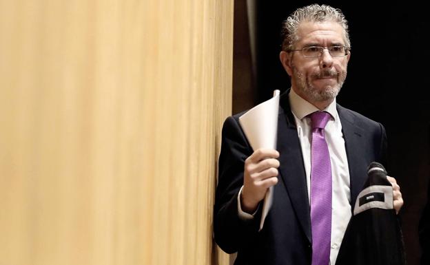 Granados insiste en que «jamás» ha visto «un solo euro de dinero negro» en el PP