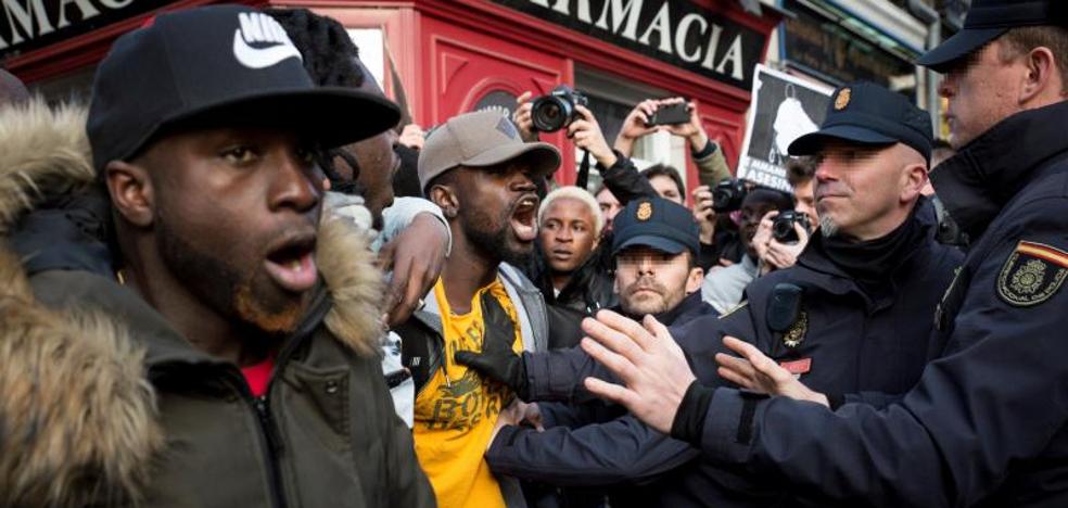 En libertad los detenidos en los disturbios de Lavapiés tras la muerte de Mame Mbaye