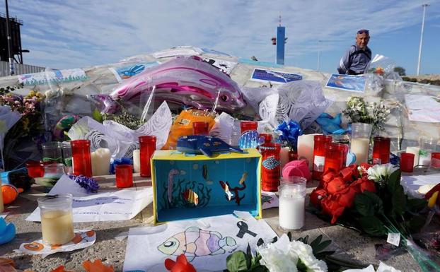 Almería quiere convertir su monumento a la ballena en un memorial a Gabriel