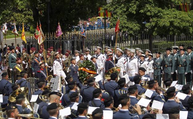 Ceniceros anima a los riojanos a participar en el Día de la Fuerzas Armadas