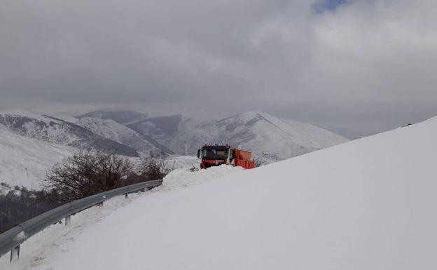 El puerto de Montenegro, cerrado hasta mañana por acumulación de nieve