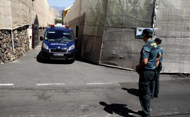 Un joven mata a su abuelo y a sus padres en Tenerife