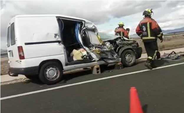 Una mujer fallece en un accidente entre una furgoneta y un tractor en Grañón