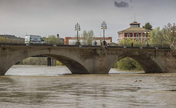 El Ebro y el Iregua suben en Logroño