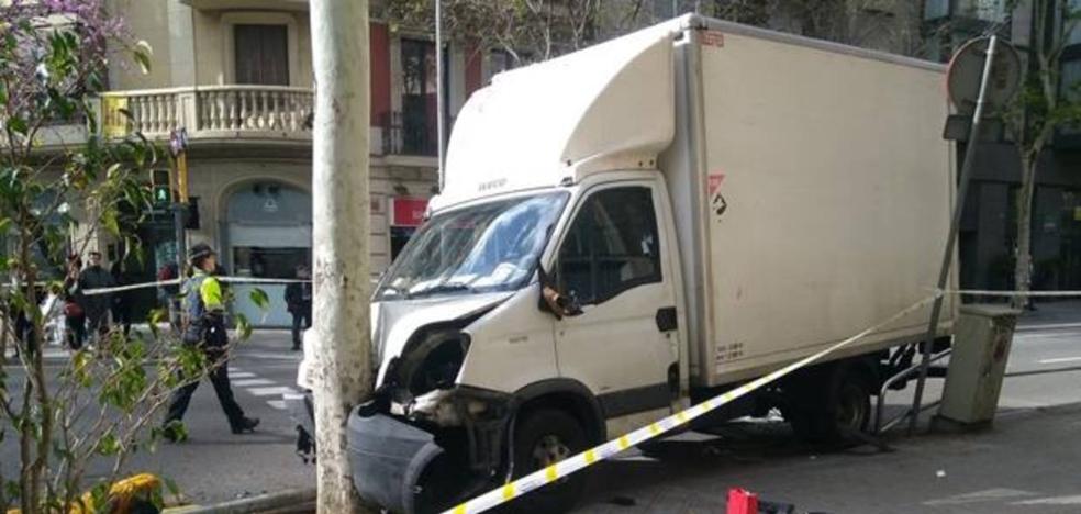 Un camión sin frenos arrolla a siete personas en el centro de Barcelona