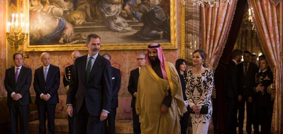 Felipe VI y el príncipe saudí examinan en Zarzuela la cooperación bilateral