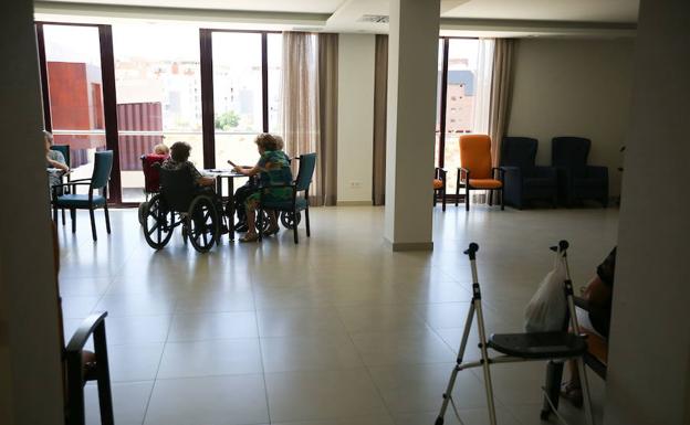 El PSOE critica que la privatización de suelo público impide dotaciones para mayores