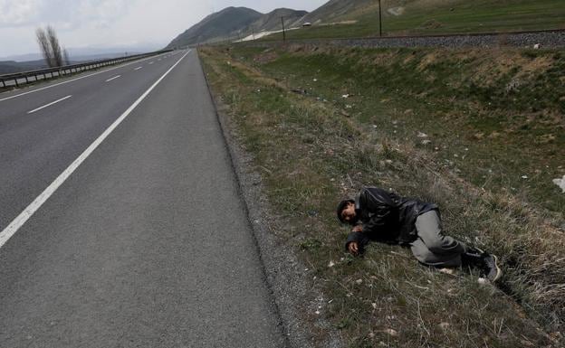 Un centenar de heridos y dos muertos tras chocar un camión que trasladaba migrantes en Turquía