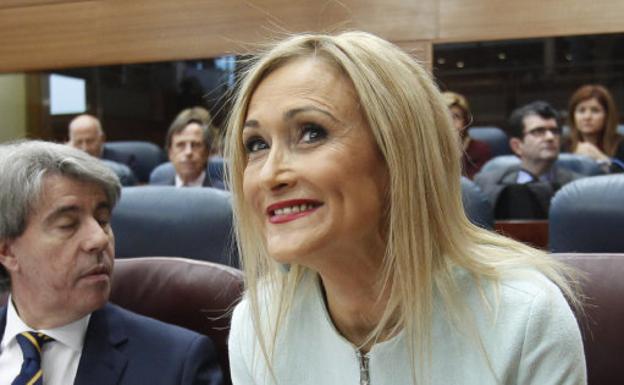 El tuit en el que en 2012 ya le preguntaban a Cifuentes si había sido retenida por robo en un Eroski