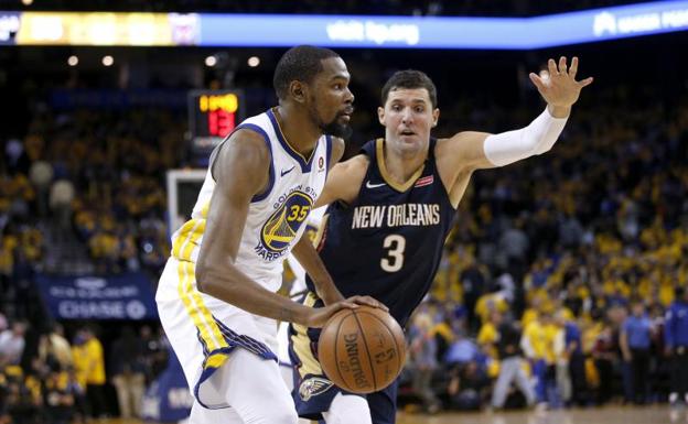 Durant y Warriors comienzan las semifinales con exhibición ante los Pelicans