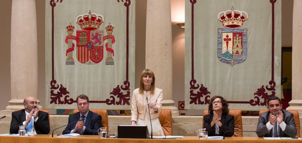 Los asesores de los grupos cobrarán 34.800 euros a cargo del Parlamento