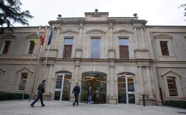 Condenado un matrimonio por vender droga en su casa, en la que vivían sus seis hijos y un sobrino