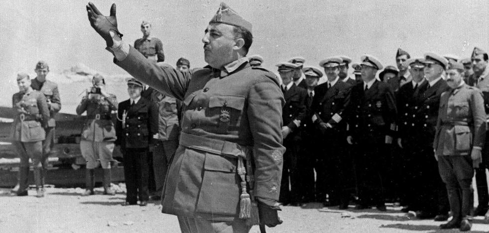 El «dictador» Franco entra en la Real Academia de la Historia