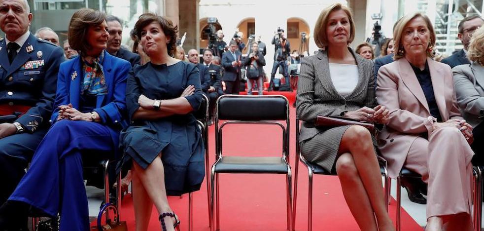 La recepción del Dos de Mayo muestra a un PP en estado de emergencia