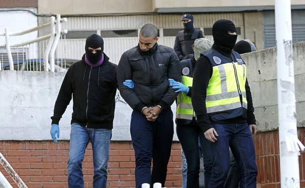 Un año de prisión para los once miembros de Indar Gorri que pretendían una 'operación de castigo' contra hinchas de la UDL