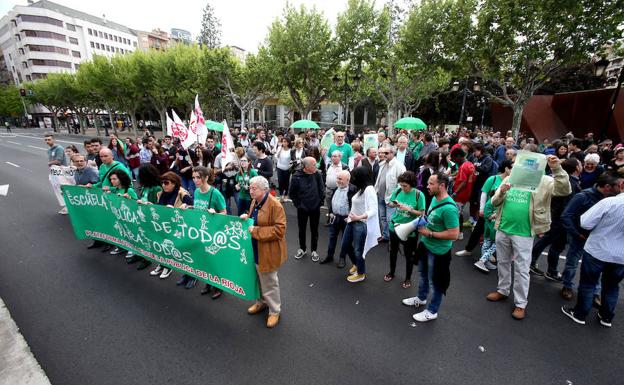 La Plataforma por la Educación Pública se concentra por la reversión de recortes