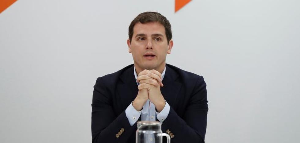 Ciudadanos acorta las distancias con el PP y arrebata al PSOE la segunda posición