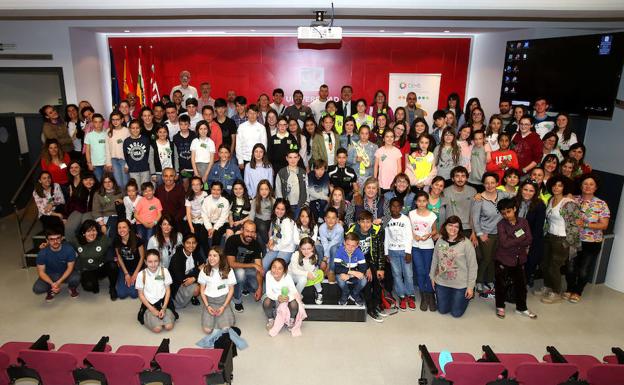 Más de 70 alumnos han participado en la VI Conferencia Ambiental Escolar Confint Rioja