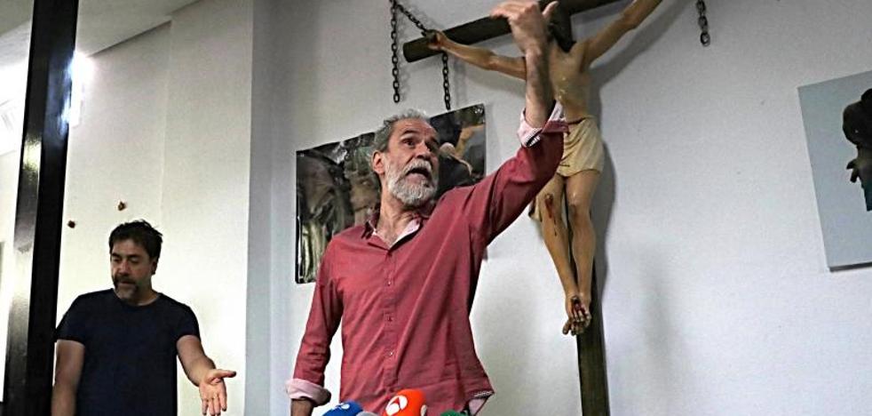 Willy Toledo cambia los juzgados por un centro pastoral de Vallecas: «No he cometido ningún delito»