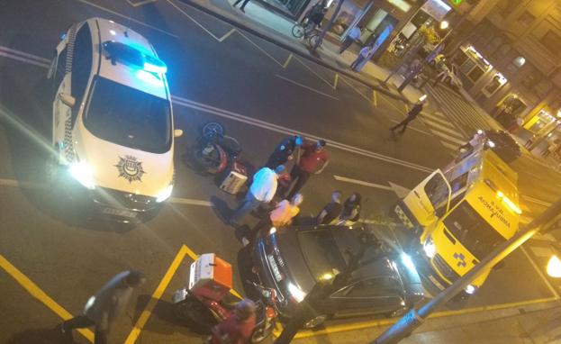 Un herido en un accidente entre una motocicleta y un coche