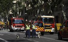 Los bomberos buscan con cámaras a los obreros atrapados en Madrid