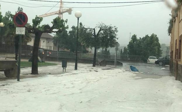 Una tromba de agua recorre La Rioja