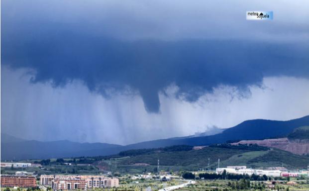 Una tuba en el cielo riojano