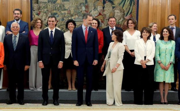 El «Consejo de Ministras y Ministros» de Pedro Sánchez toma posesión ante el Rey